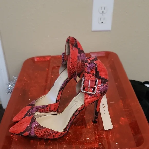 Snakeskin Pointed-toe Heels - Picture 3 of 6